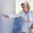 Queen Sonja reads the names of some of the 9 000 victims of Argentina's 1976-1983 military regime listed on the wall in the Parque de la Memoria. Photo: Heiko Junge, NTB scanpix